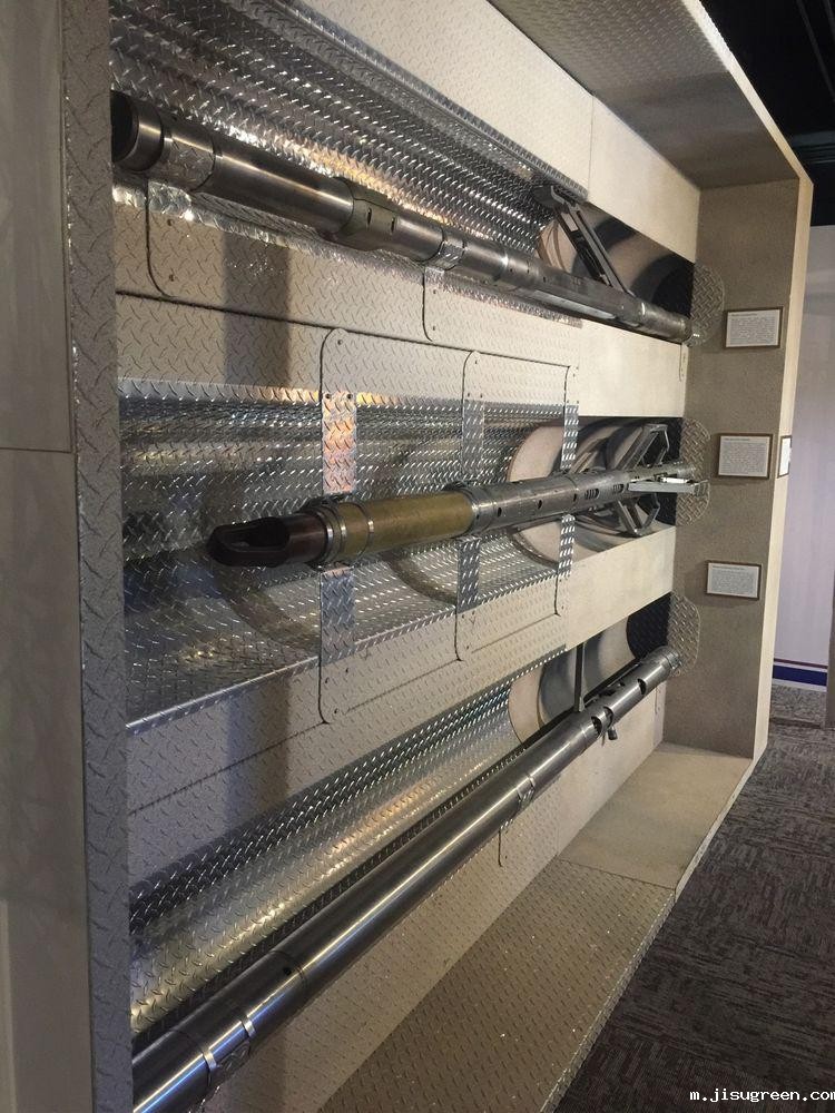 模拟采油勘探钻井的：钻具扩孔器！