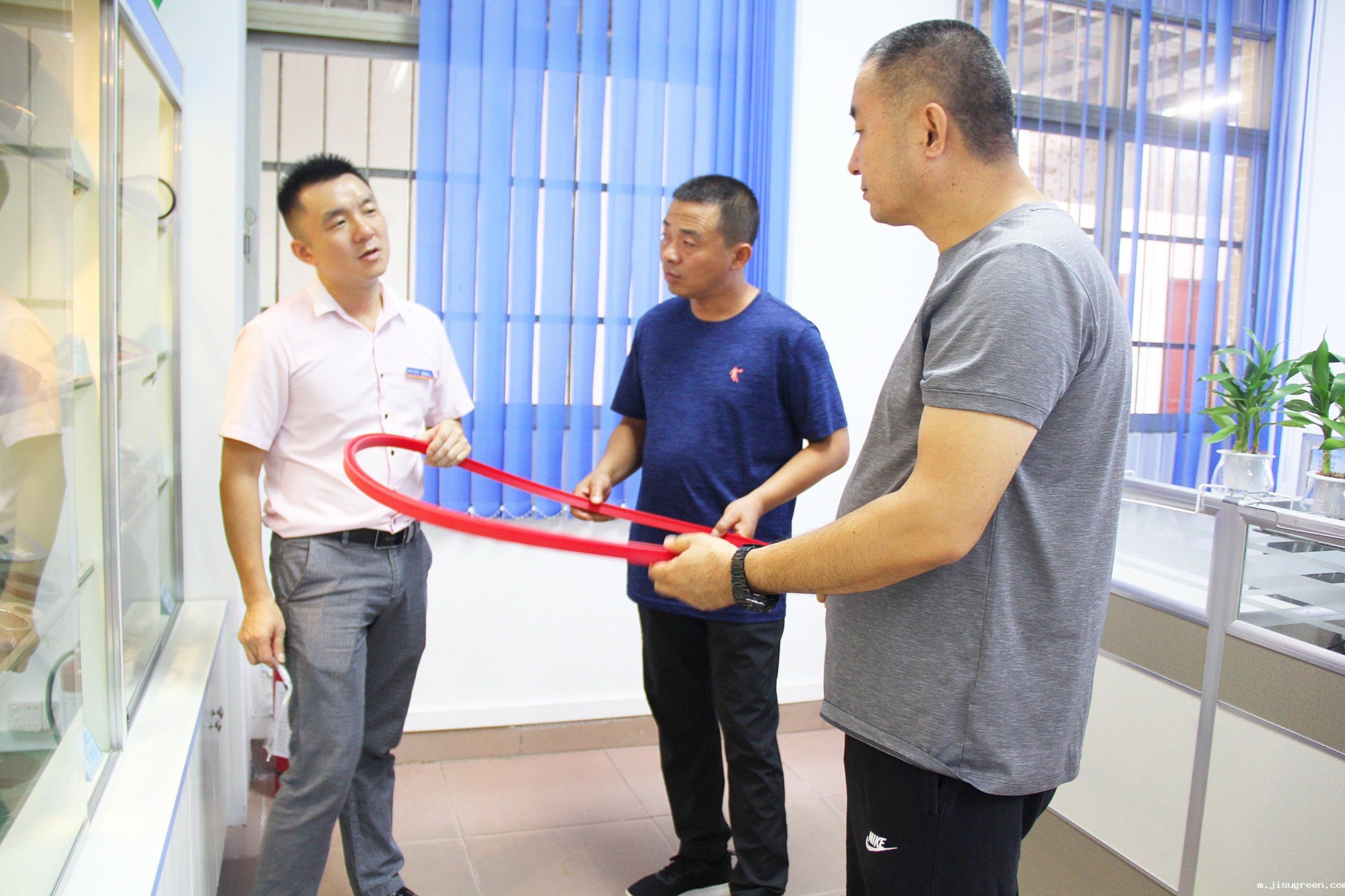 点点taptap手机官网公司密封件产品展示柜