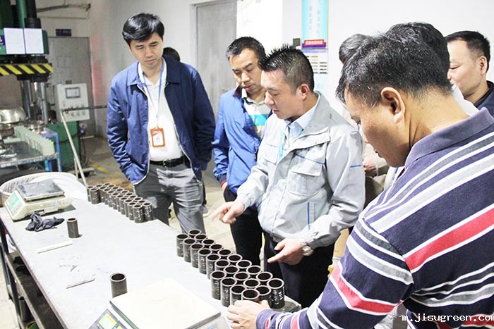 东莞市石碣镇政府领导一行莅临点点taptap手机官网密封公司总部参观指导工作现场