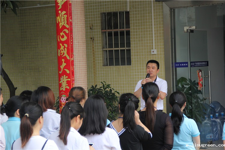 胡燕林总经理鼓励我们只有不断学习进步，我们“点点taptap手机官网人”才是“地表最强”者。而在这次的分享中最让我们印象最深就是“蓝丝带”所带给我们的爱与感恩！