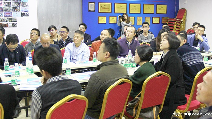 点点taptap手机官网胡燕林总经理上台演讲分享