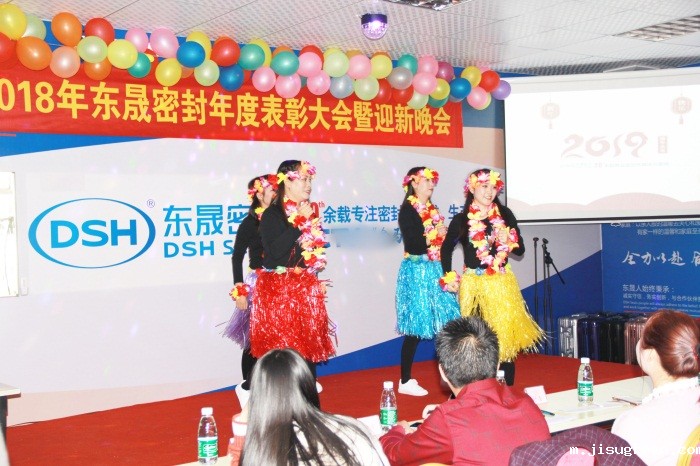 综合办公室的美女们的热情舞蹈—《海草舞》 综合办公室的美女们的热情舞蹈—《海草舞》