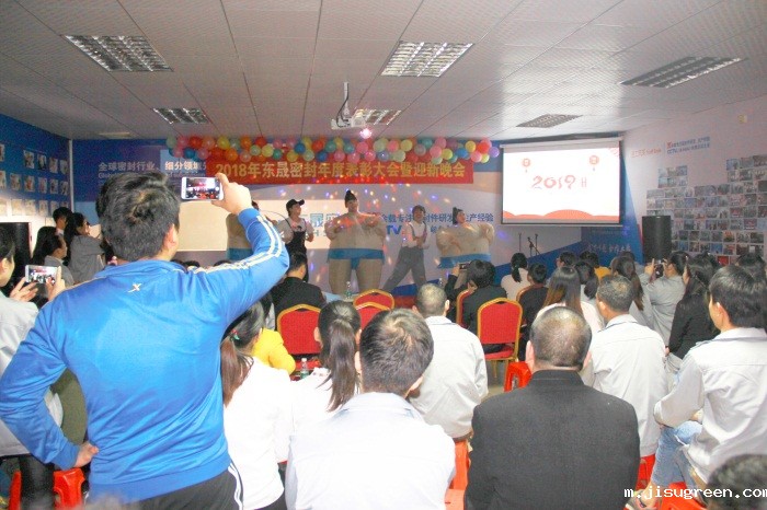 业务部美女们的舞蹈《C哩C哩》 业务部美女们的舞蹈《C哩C哩》