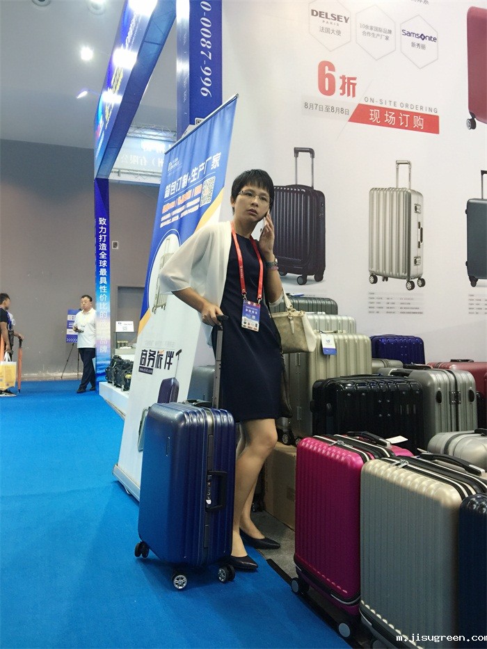 你不到现场是很难体会到，原来我们的箱包是那么的时尚好看的哦！
