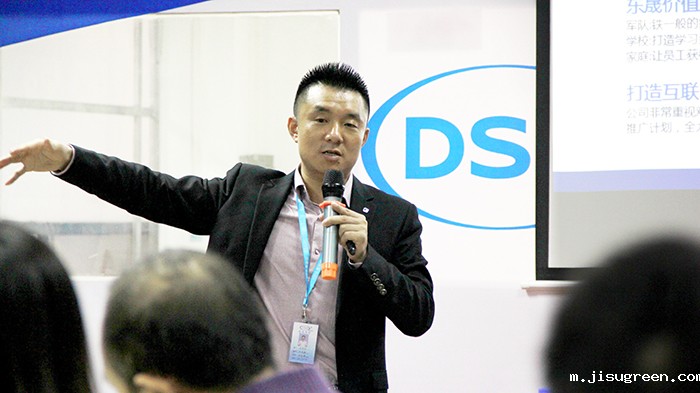 点点taptap手机官网胡燕林总经理上台演讲分享