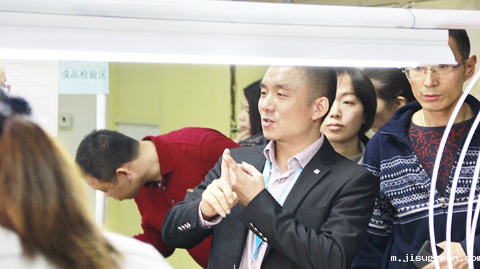 点点taptap手机官网胡燕林总经理上台演讲分享