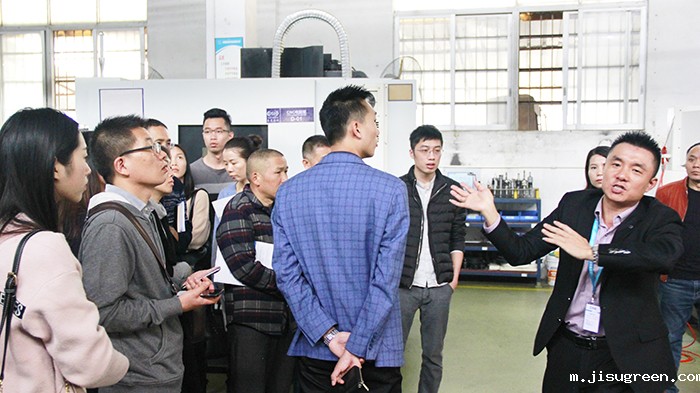 点点taptap手机官网胡燕林总经理上台演讲分享