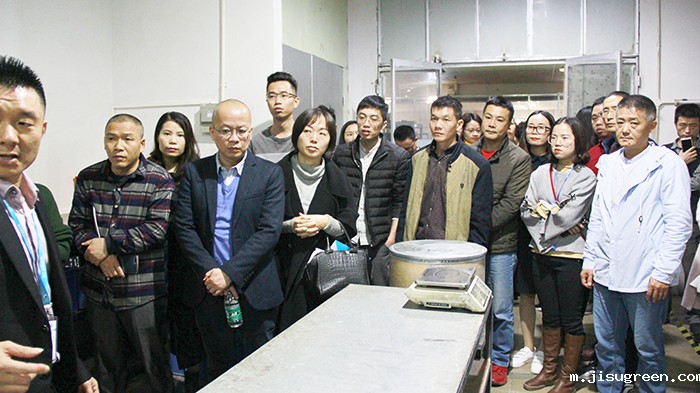 点点taptap手机官网胡燕林总经理上台演讲分享