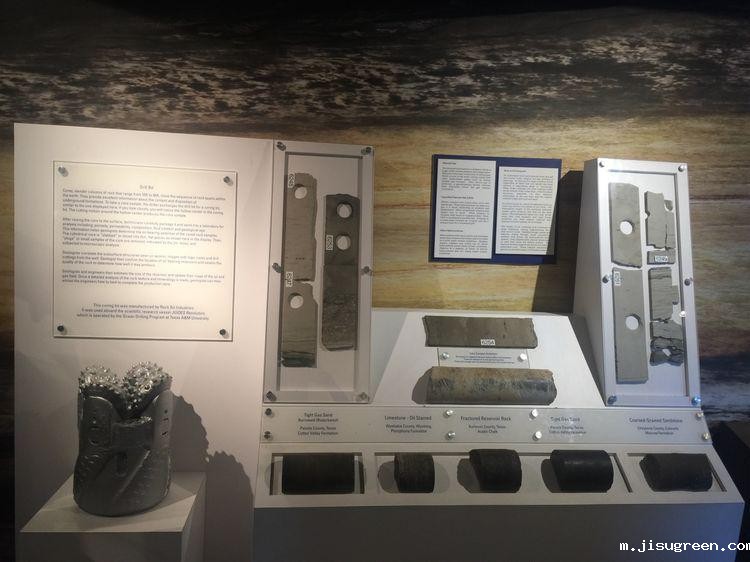 采油勘探钻井岀来的：各种不同类型的矿物质标本展示！