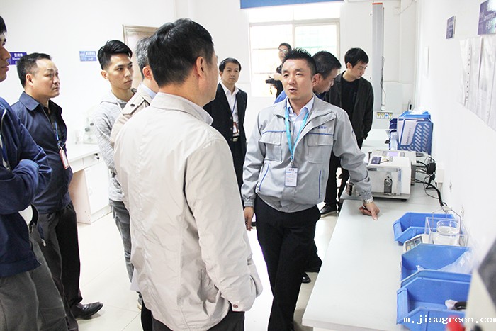 东莞市石碣镇政府领导一行莅临点点taptap手机官网密封公司总部参观指导工作现场